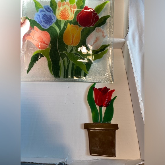 Peggy Karr 10" Square Tulip Plate - Picture 5 of 6